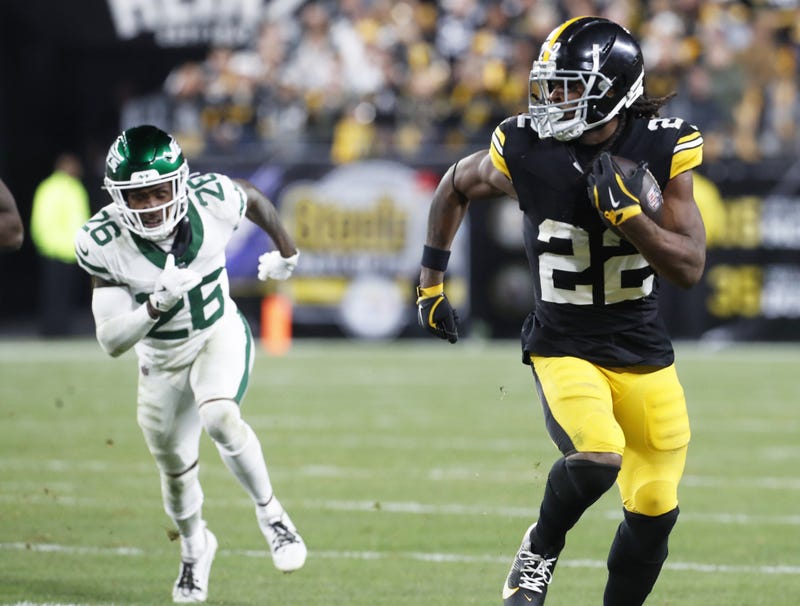 Najee Harris running