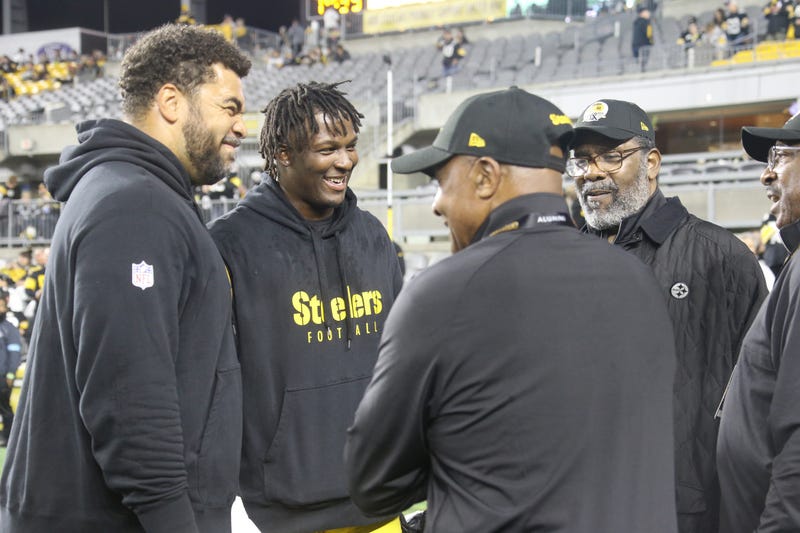 Pittsburgh Steelers defensive tackle Cameron Heyward (left) and defensive tackle Keeanu Benton (LC) talk with former receiver Lynn Swann (RC) and former defensive tackle Joe Green (right) before playing the New York Jets at Acrisure Stadium.