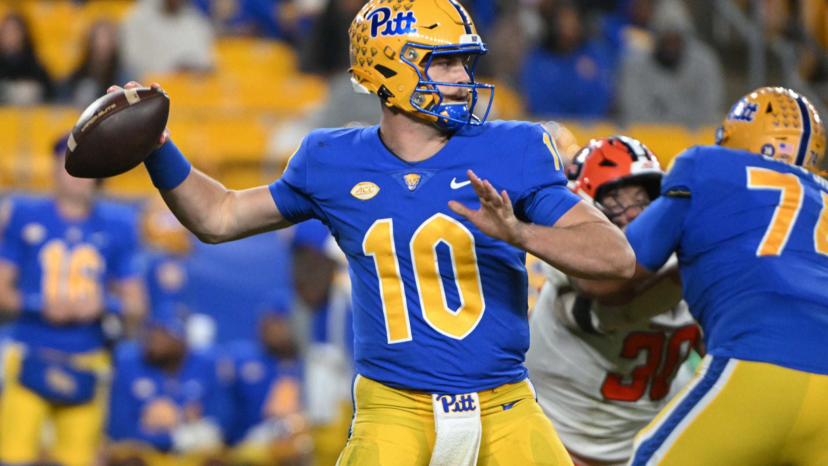 QB Eli Holstein ‘is going to be fine’ after leaving Syracuse game