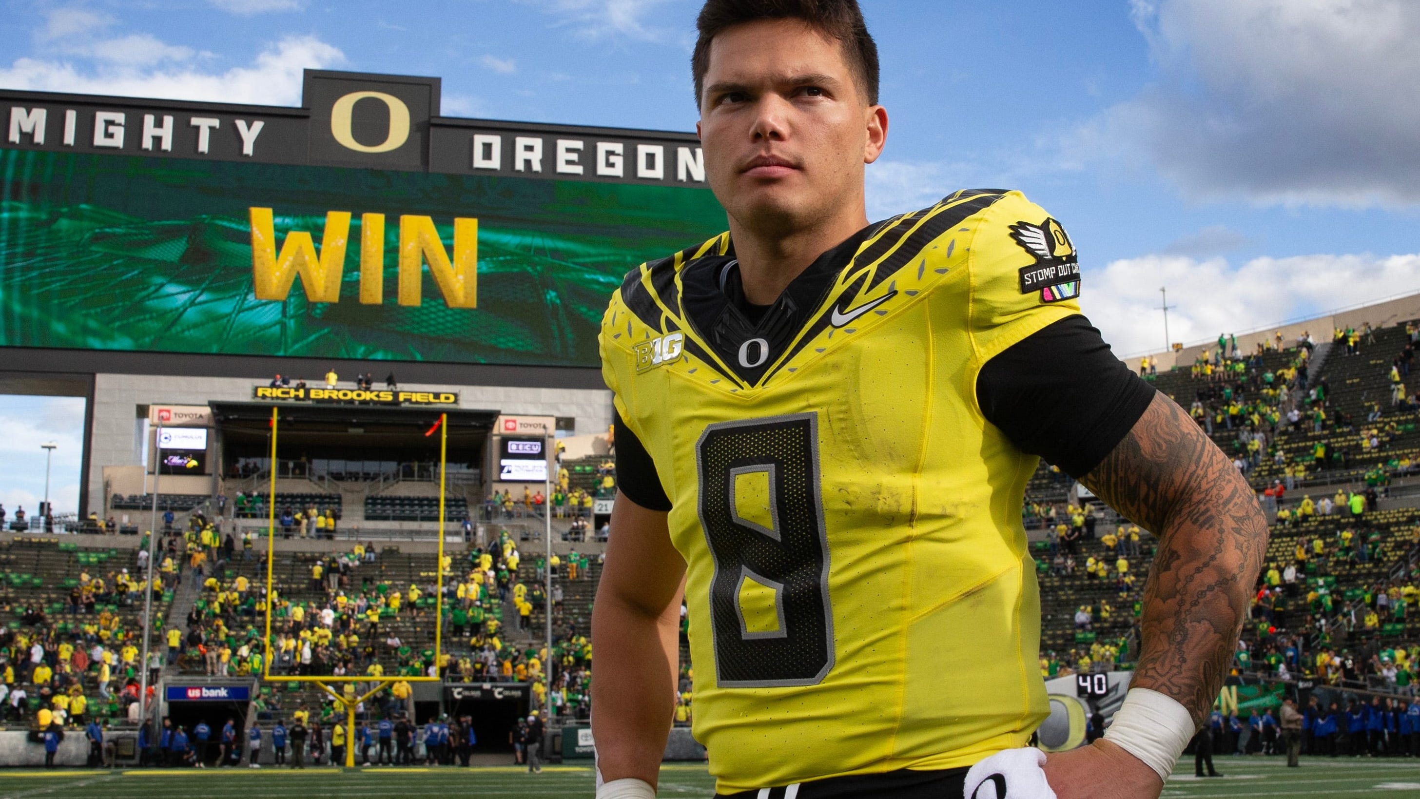 Crazy Week 10 NCAAF Betting Trend: #1 Oregon at Michigan | BetQL