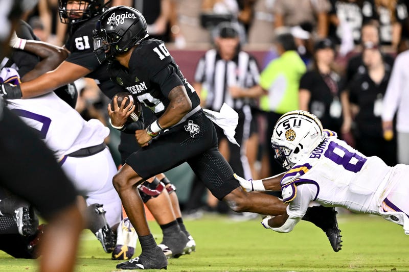 Texas A&M Aggies quarterback Marcel Reed (10) runs the ball