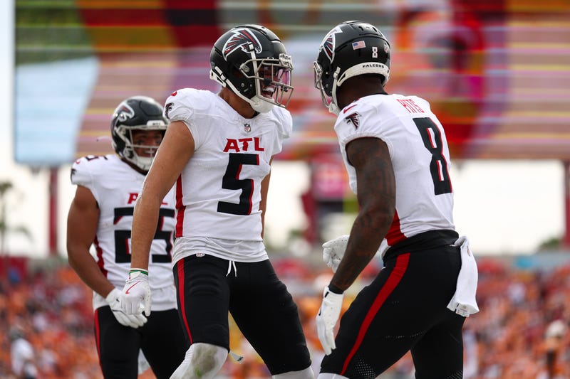 Atlanta Falcons wide receiver Drake London (5) congratulates tight end Kyle Pitts (8) after scoring a touchdown against the Tampa Bay Buccaneers in the second quarter at Raymond James Stadium