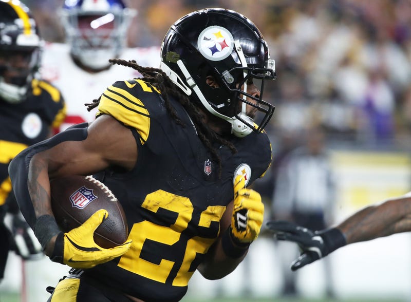 Najee Harris running