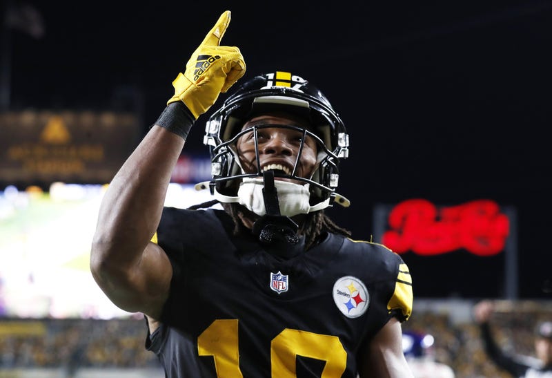 Calvin Austin pointing to the sky