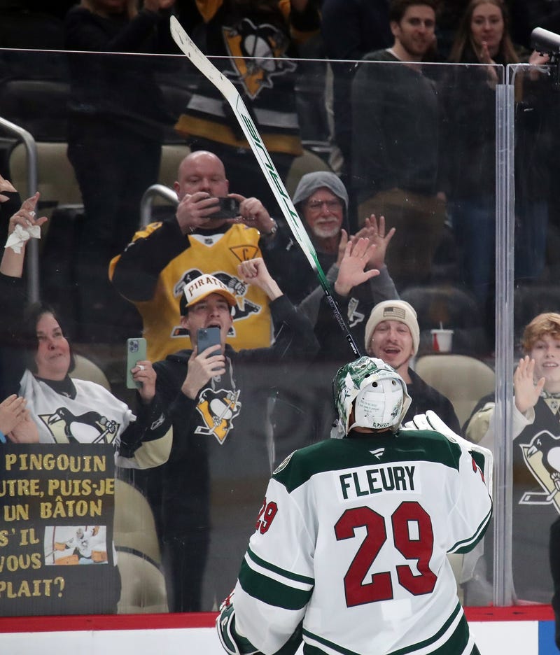 Marc-Andre Fleury saluting the fans