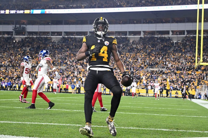 George Pickens celebrating