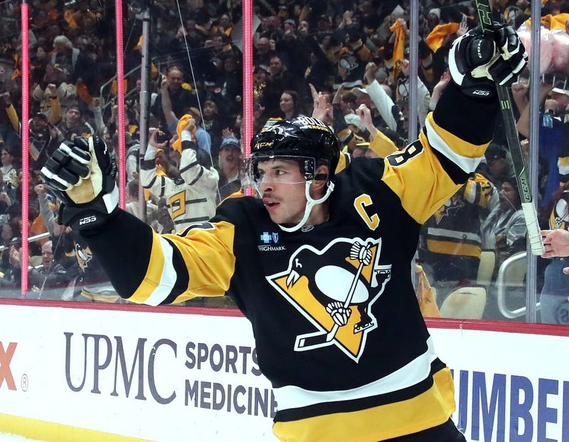 Sidney Crosby with arms up