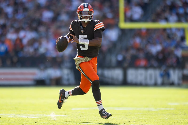 Cleveland Browns quarterback Jameis Winston (5) runs the ball for a first down against the Los Angeles Chargers during the second quarter at Huntington Bank Field