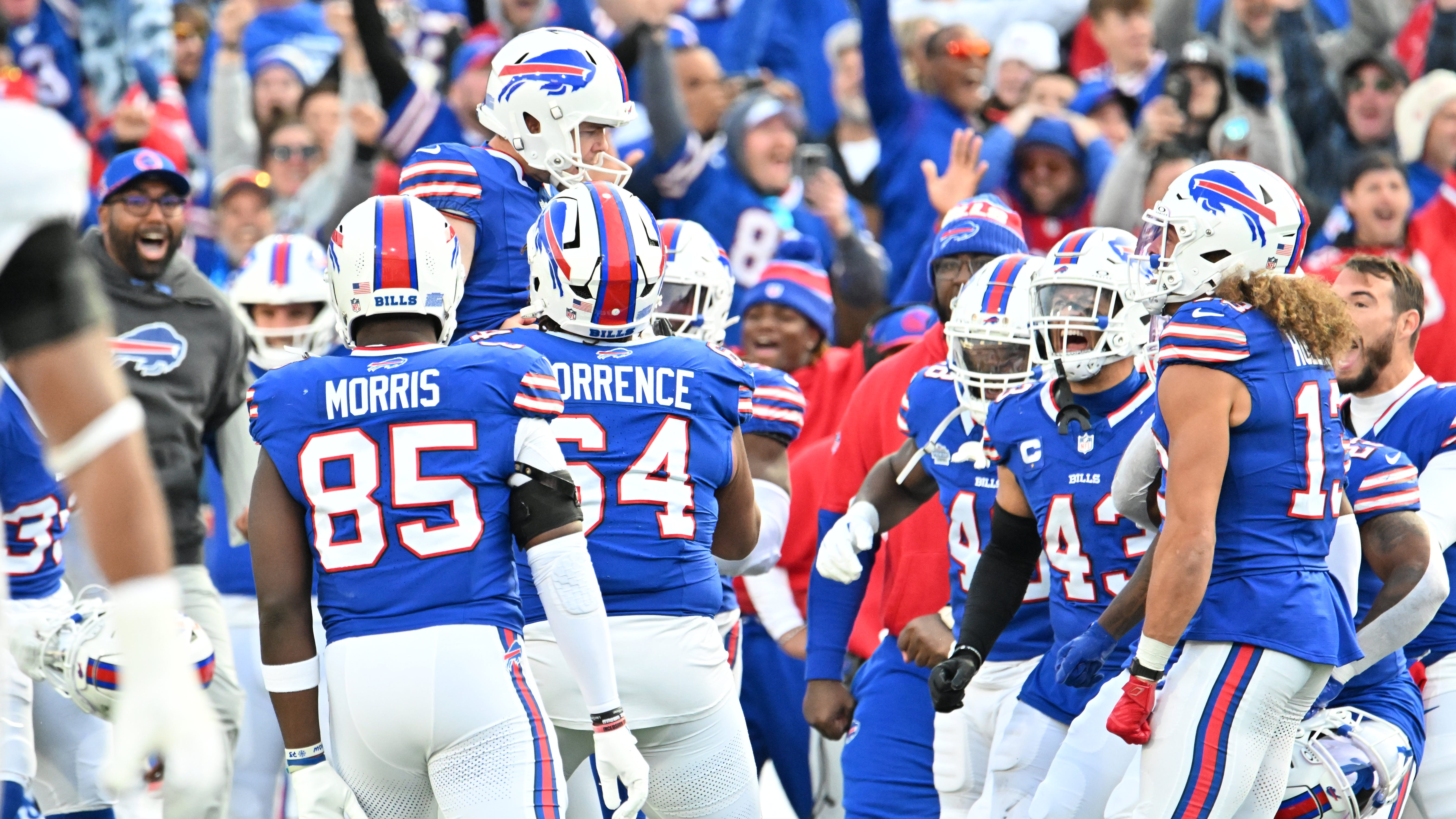 Bass goes fishing, helps Bills down Dolphins in thriller