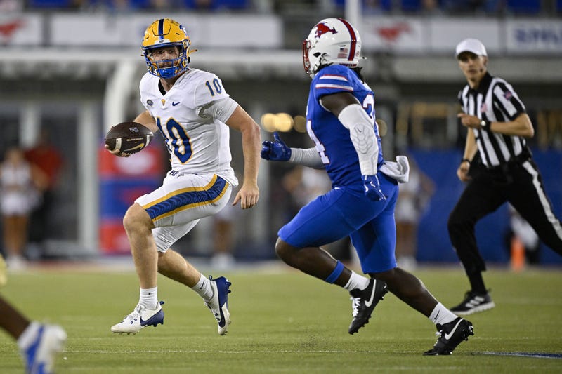 Eli Holstein running from sack