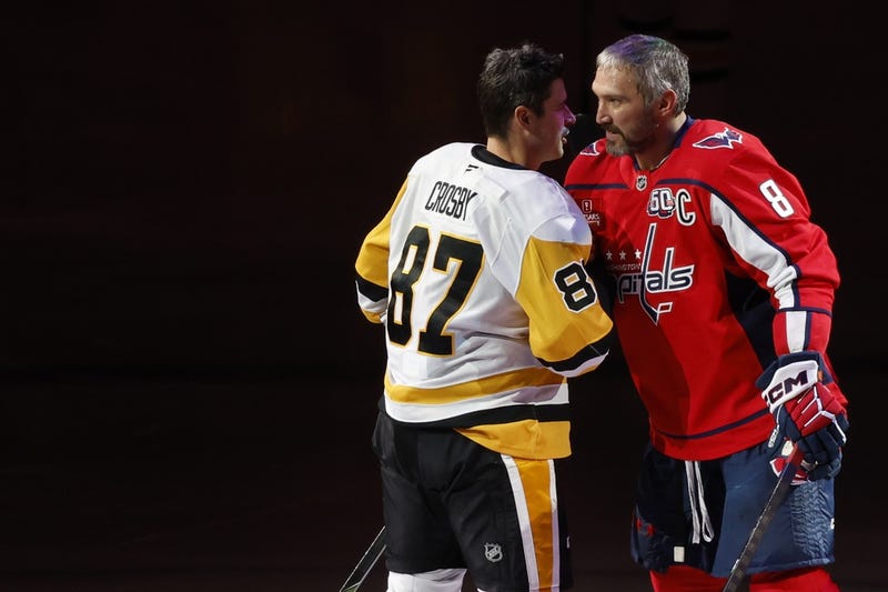 Sidney Crosby-Alexander Ovechkin shaking hands