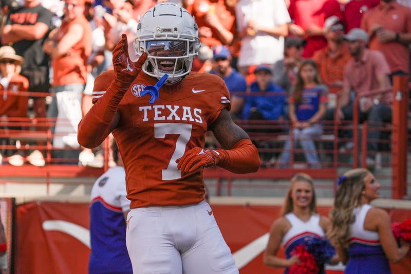 Texas Longhorns defensive back Jahdae Barron