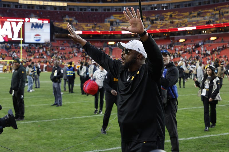 Mike Tomlin cheering