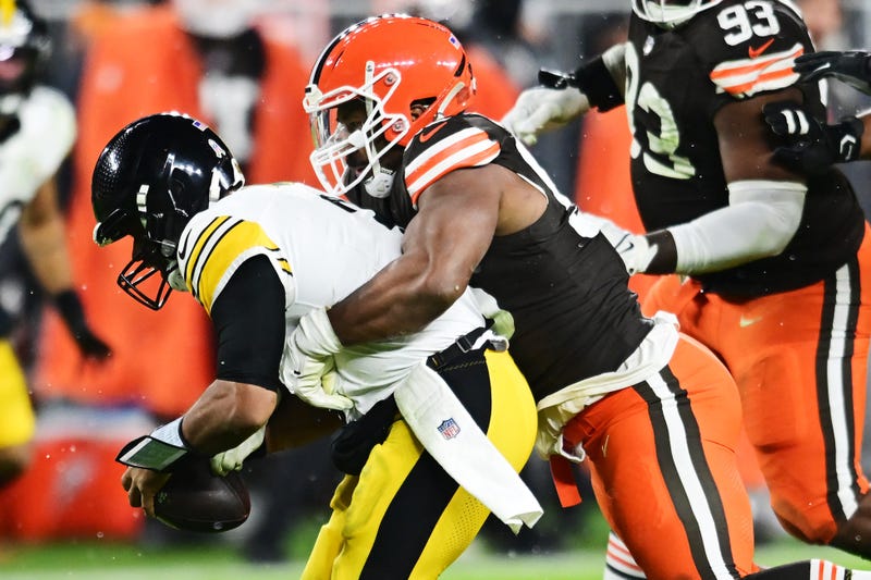 Myles Garrett sacking Russell Wilson