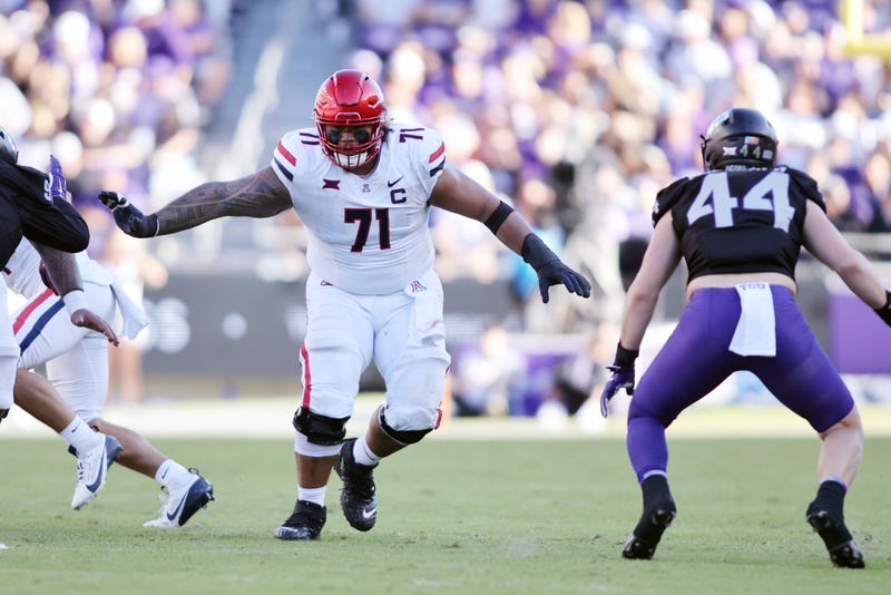 Arizona OL Jonah Savaiinaea