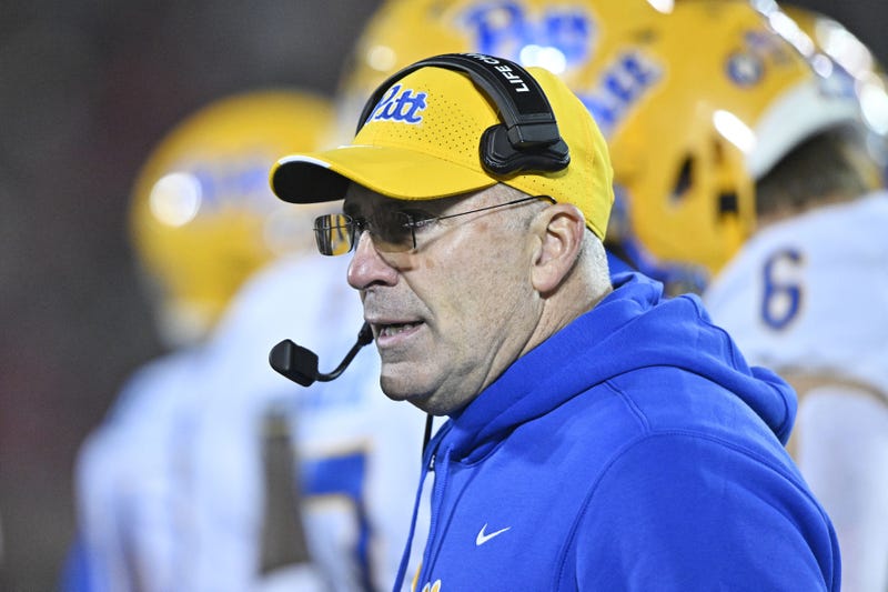 Pat Narduzzi on sidelines