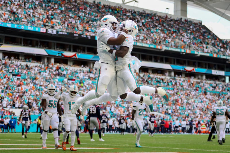Jonnu Smith and Tyreek Hill