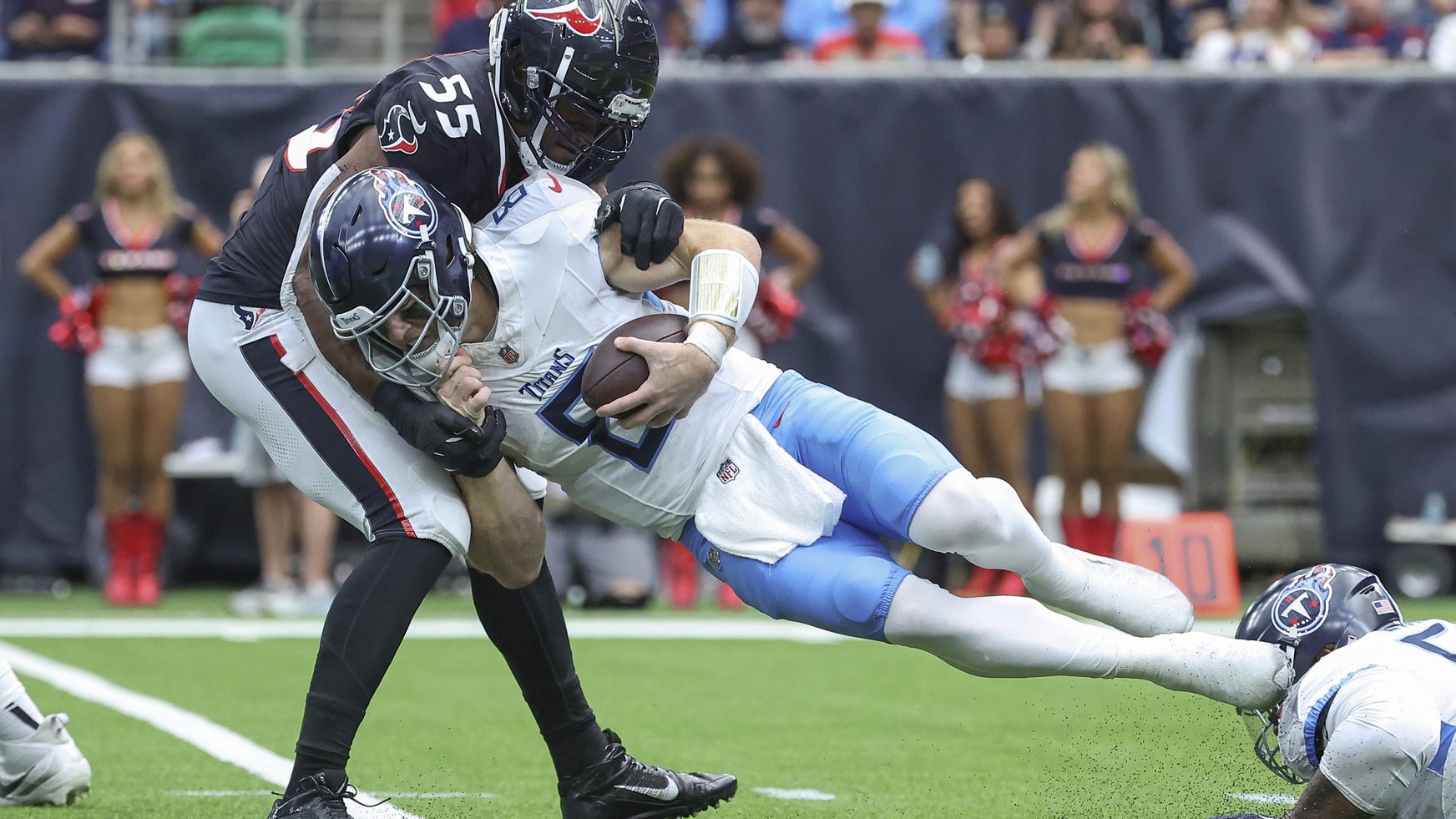 Texans suffer massive letdown in 32-27 loss to Titans