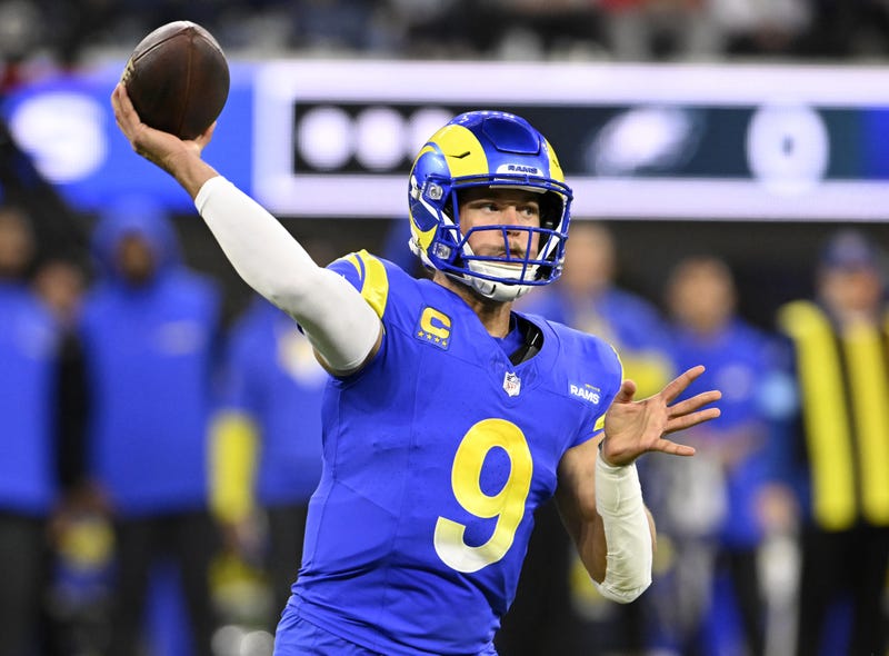 Matthew Stafford throwing for Rams