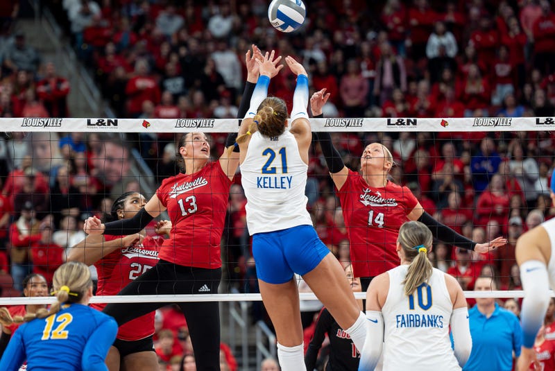 Bre Kelley Pitt volleyball block vs. Louisville