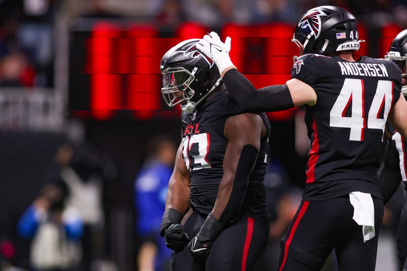 Atlanta Falcons Defensive Tackle Kentavius Street