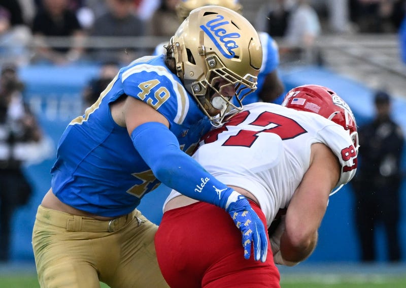 UCLA LB Carson Schwesinger