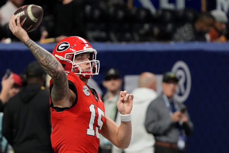 Should Carson Beck come back to Georgia for one more season?