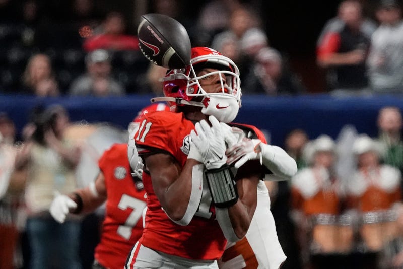 Georgia wide receiver Arian Smith (11) drops a pass from Georgia quarterback Carson Beck (15) during the first half of the SEC championship game against Texas in Atlanta, on Saturday, Dec. 7, 2024.