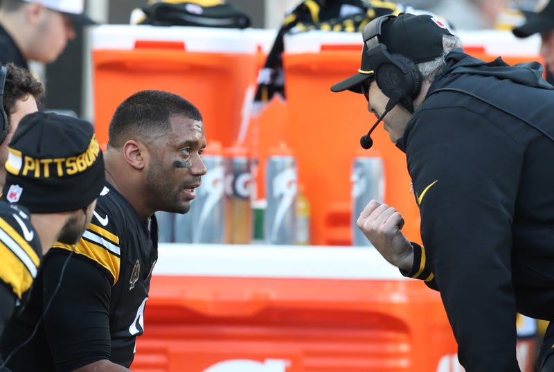 Russell Wilson talking with Arthur Smith