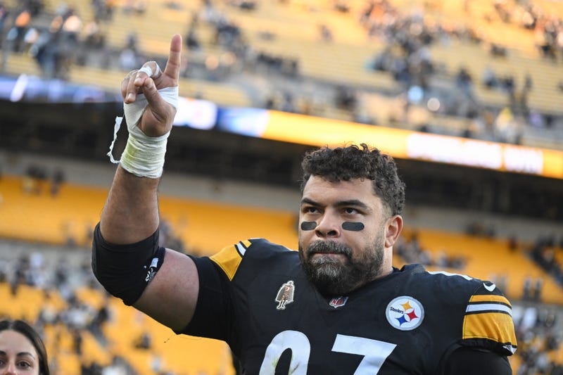 Cam Heyward pointing up