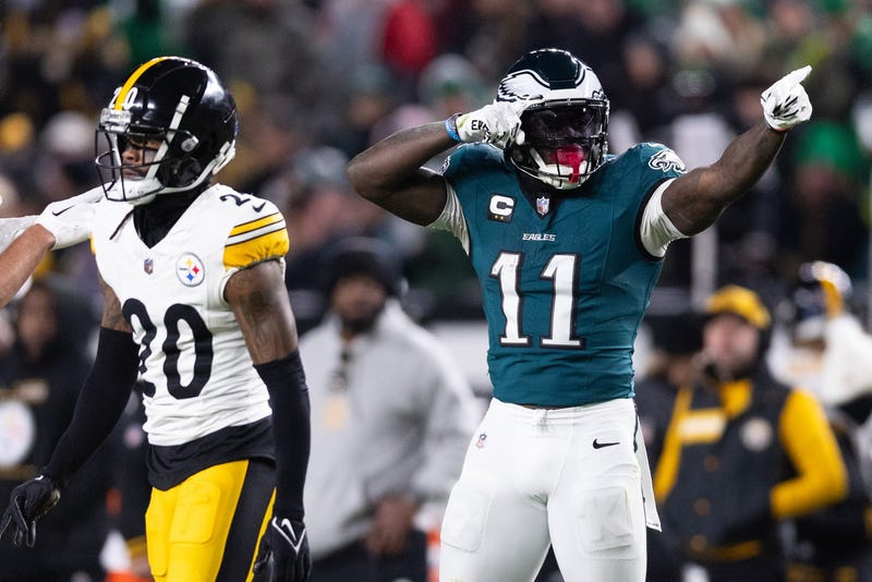 AJ Brown points to first down