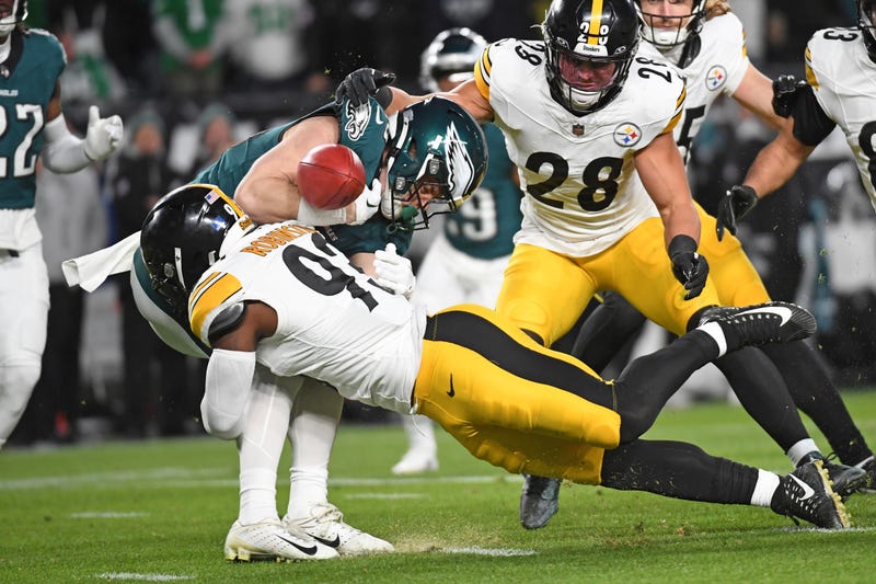 Mark Robinson forcing a fumble against the Eagles