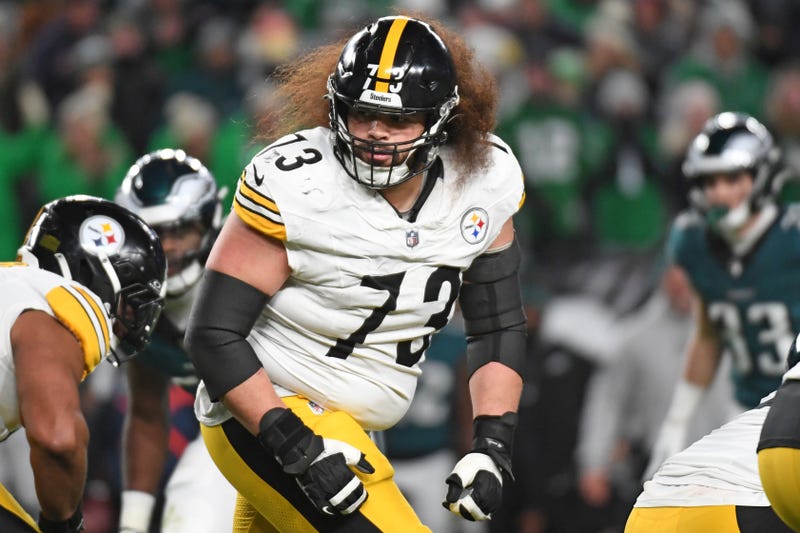 Isaac Seumalo looking back at the quarterback