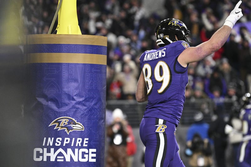 Andrews points finger up after TD vs Steelers