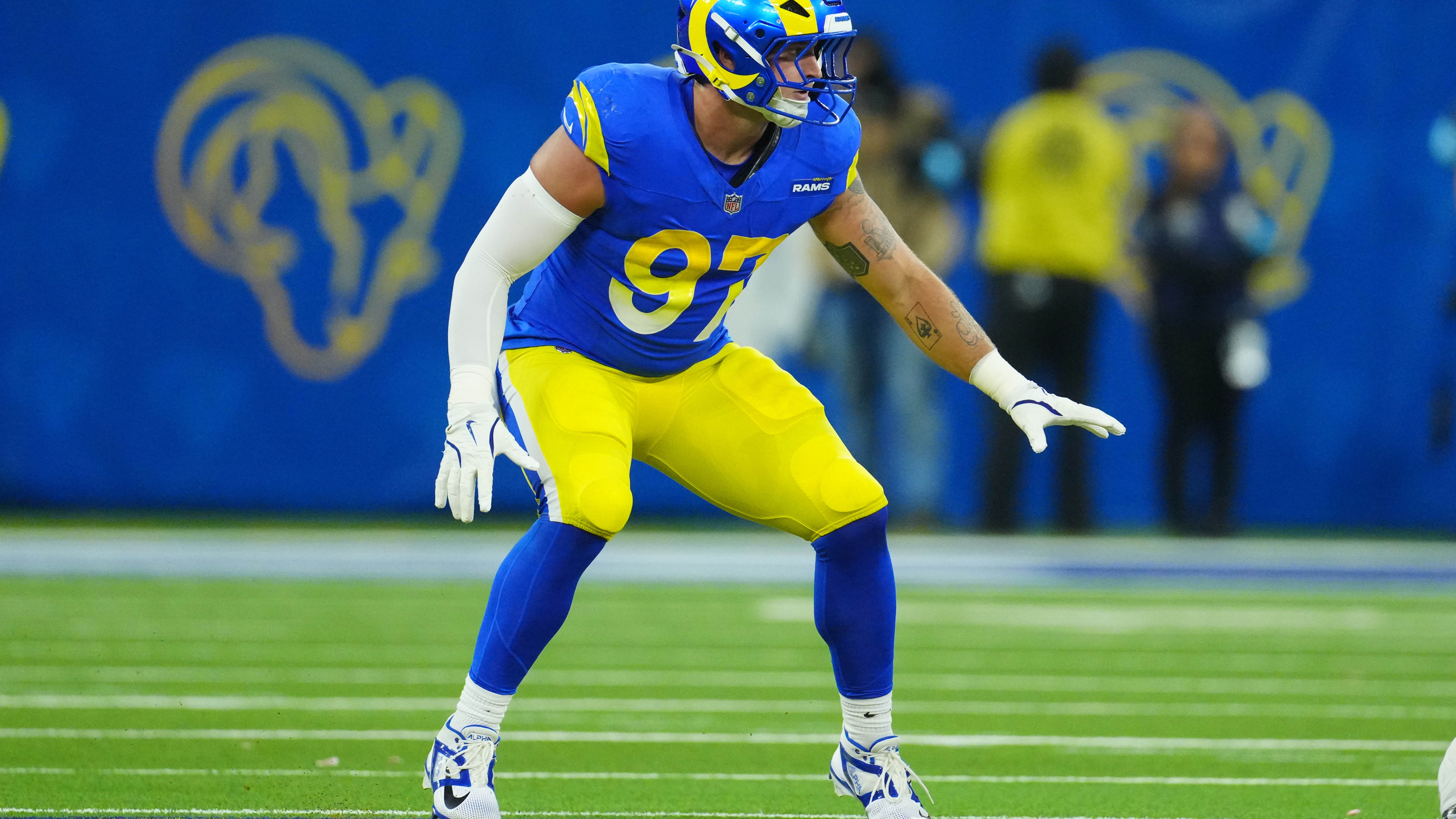 Bills sign versatile defender Michael Hoecht to three-year deal