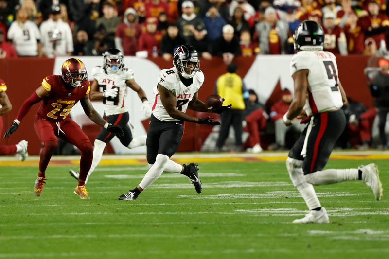 Atlanta Falcons tight end Kyle Pitts (8) catches a pass from Falcons quarterback Michael Penix Jr. (9) as Washington Commanders cornerback Michael Davis (24) defends during the fourth quarter at Northwest Stadium