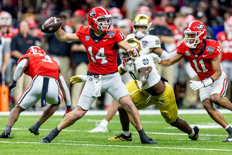 Georgia Bulldogs quarterback Gunner Stockton (14) passes against Notre Dame Fighting Irish