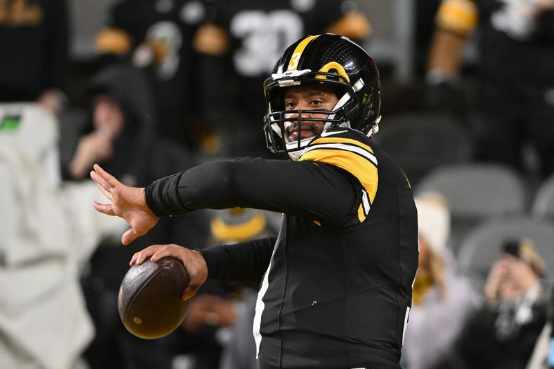 Russell Wilson throwing