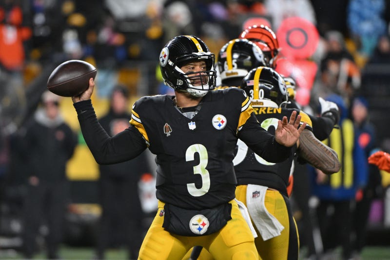 Russell Wilson throwing