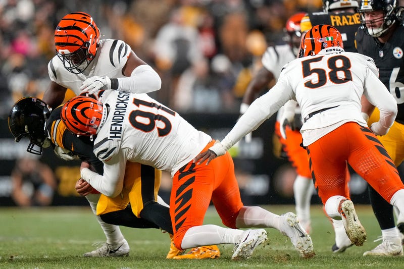 Bengals Trey Hendrickson against the Steelers
