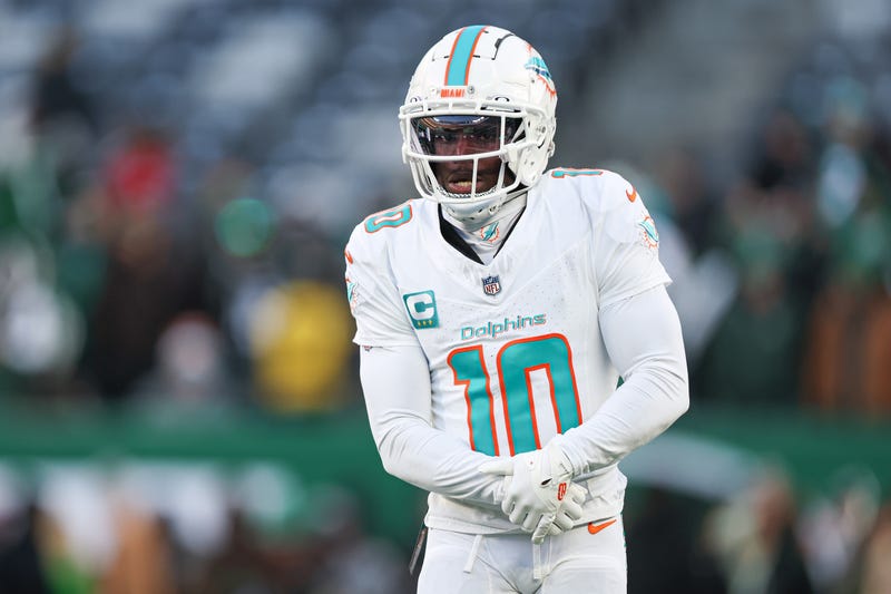 Tyreek Hill on the field before the game against the New York Jets