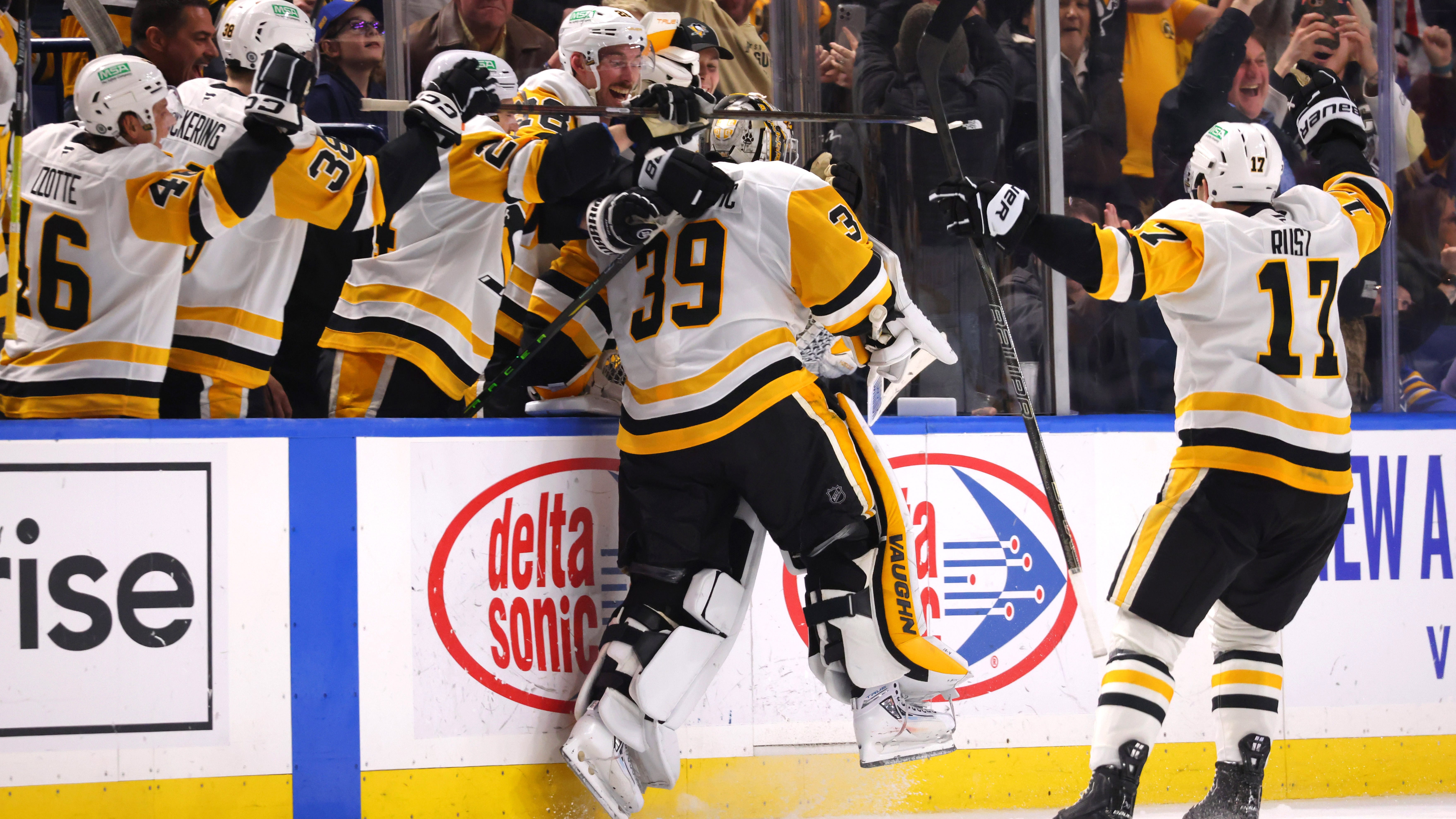 Nedeljkovic shines for Penguins in win over Sabres