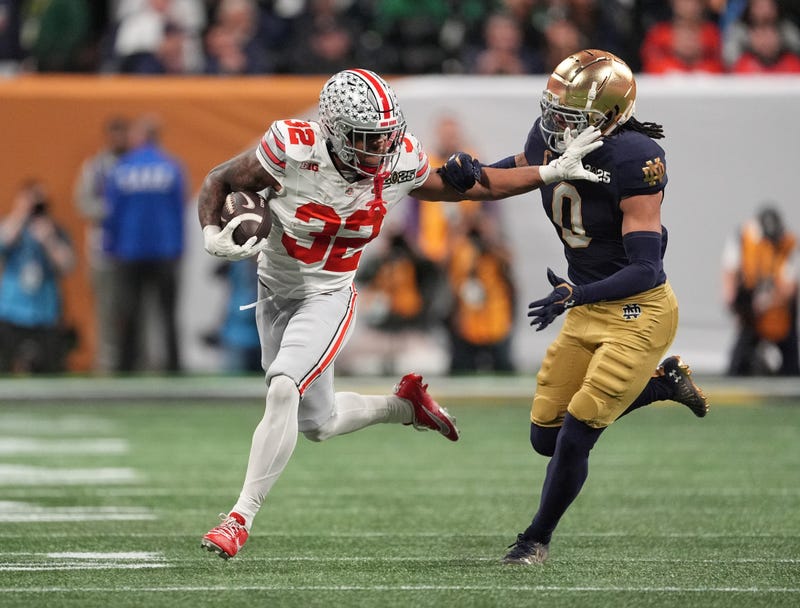 TreVeyon Henderson running against Notre Dame