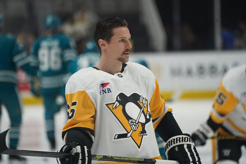 Erik Karlsson during warmups