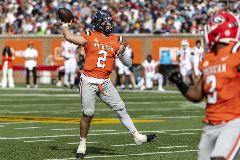 Jaxson Dart throwing in Senior Bowl