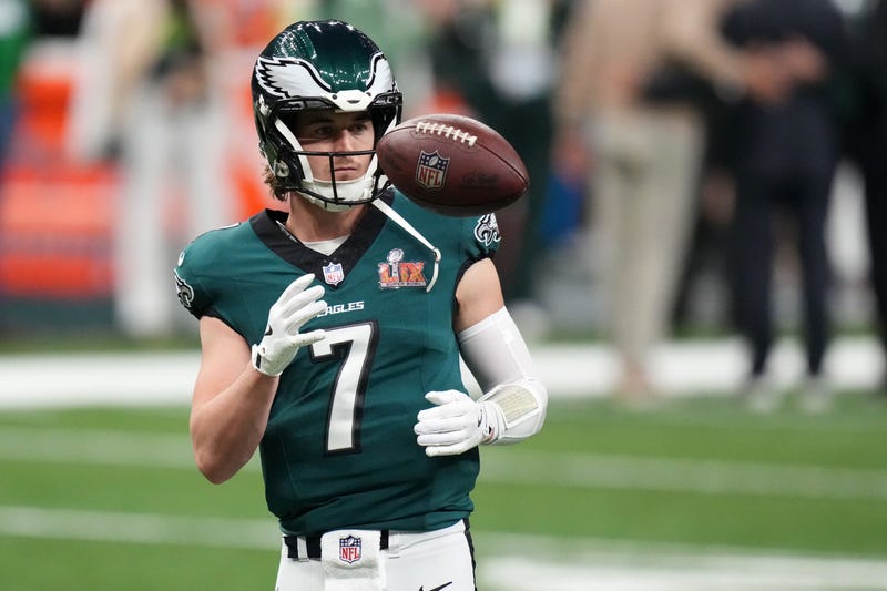 Kenny Pickett with the Eagles