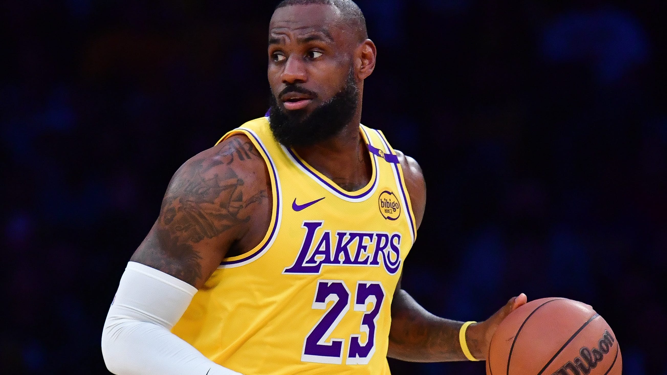Breaking Down the Lakers' Title Odds Drop from +1400 to +1000