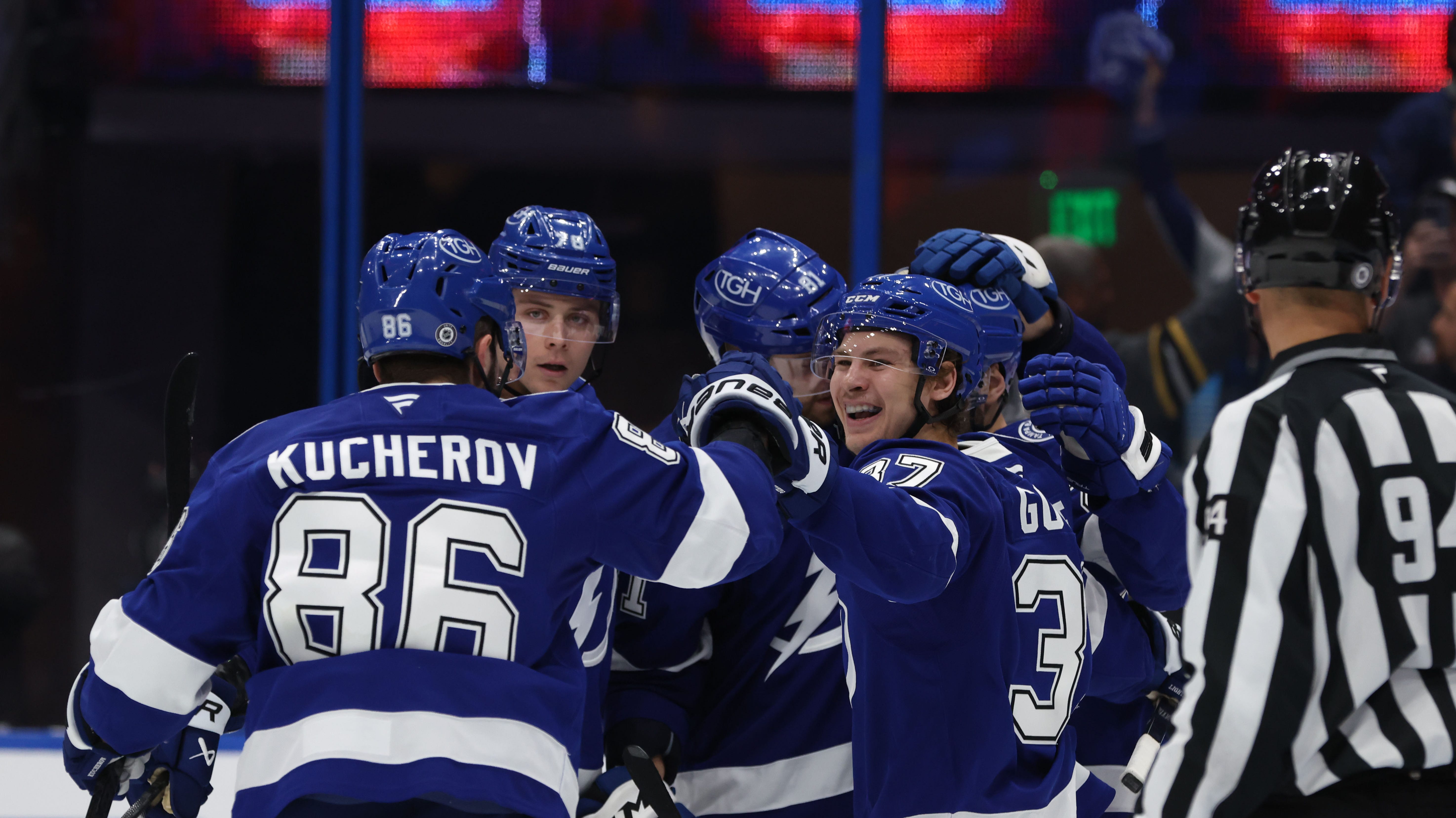 Guentzel, Lightning mount comeback over Sabres