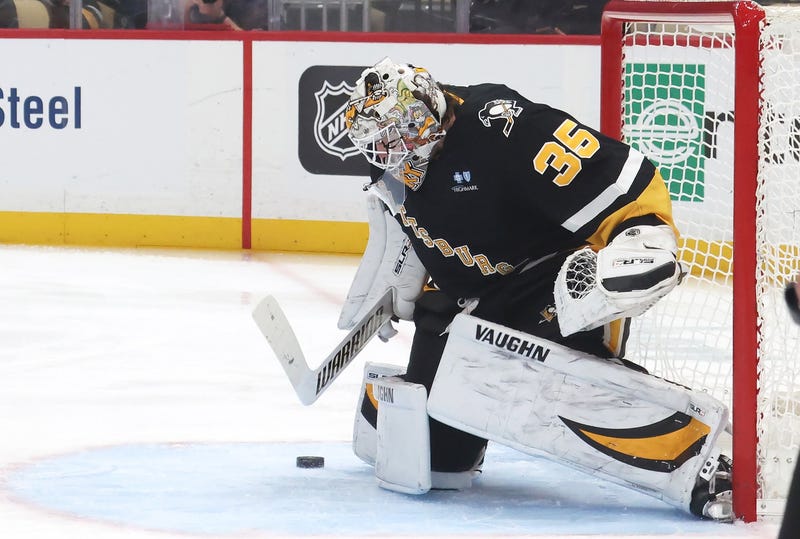 Tristan Jarry in net