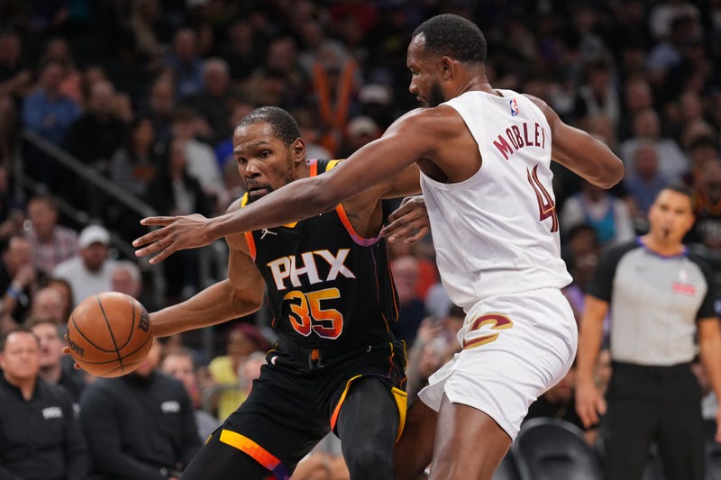 Phoenix Suns forward Kevin Durant (35) drives against Cleveland Cavaliers forward Evan Mobley (4) during the second half at Footprint Center.